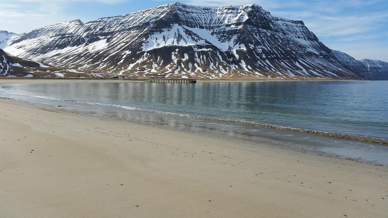 Holt Inn Flateyri Экстерьер фото
