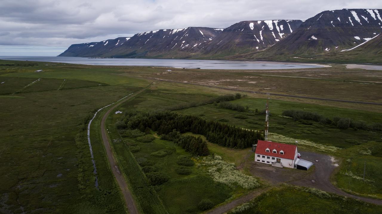 Holt Inn Flateyri Экстерьер фото